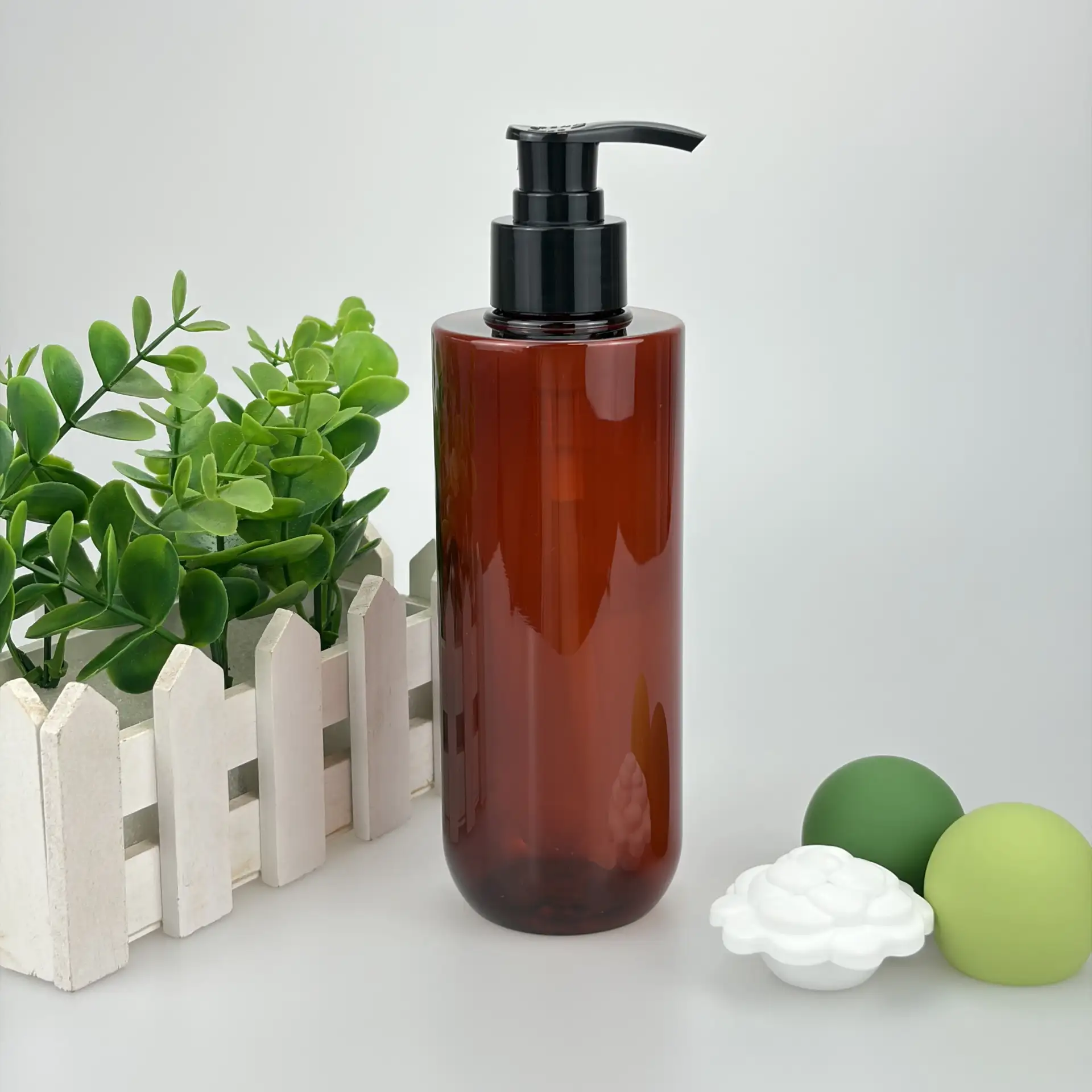 300ml Amber Plastic Pump Bottle Eco-Friendly Leak-Proof Reusable For Daily Hair Body Wash