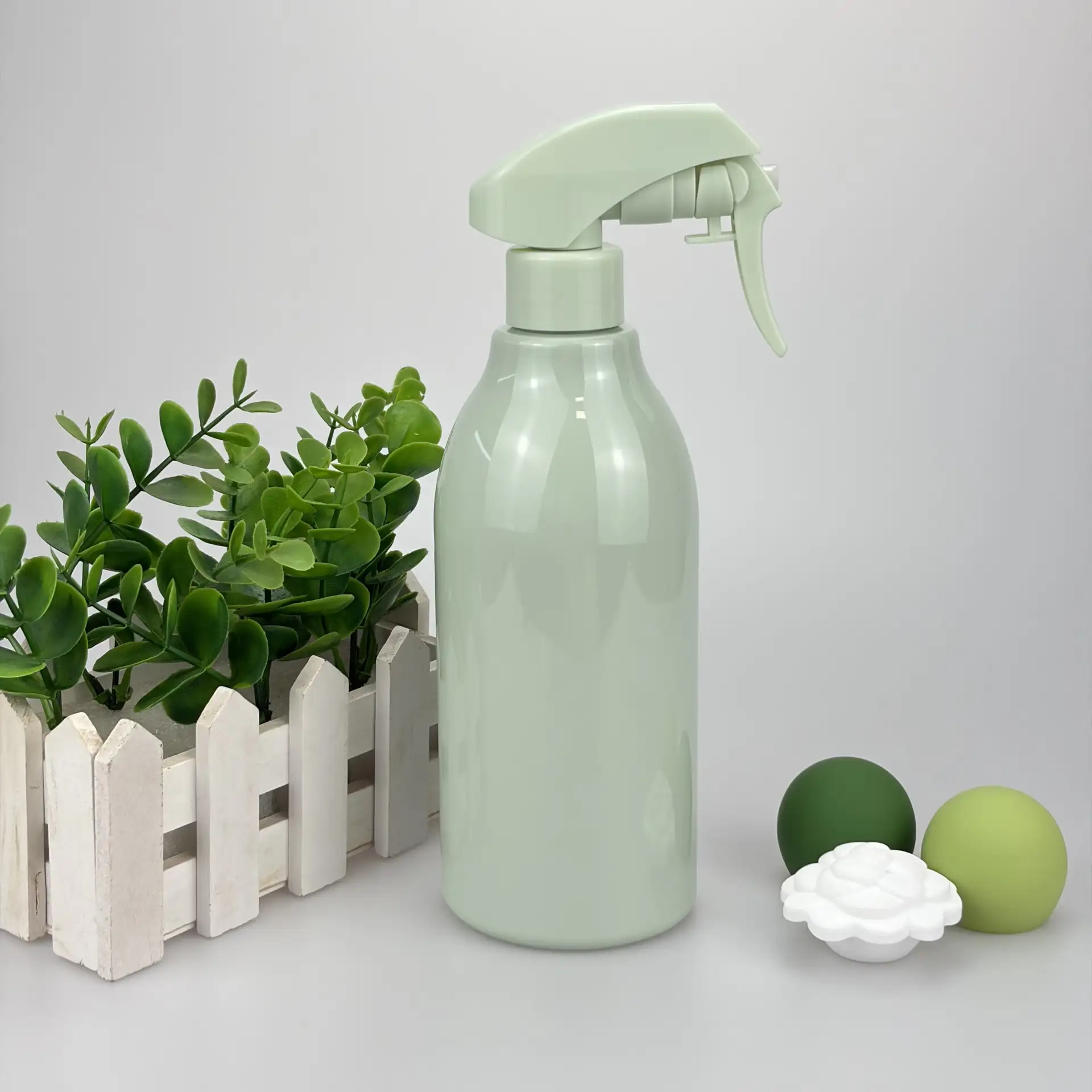500ml Mint Green PET Multipurpose Spray Bottle For Household And Gardening Packaging