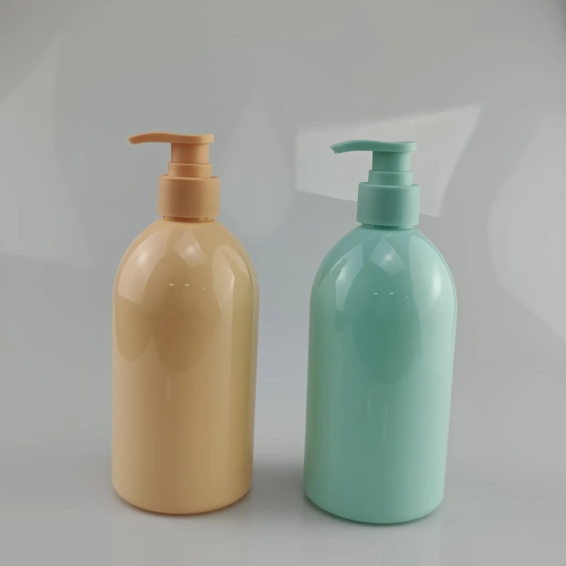 Luxury Green Yellow Plastic Pump Bottle For Pet Facial Lotion Hand Cream Bath Liquid And Essence Packaging