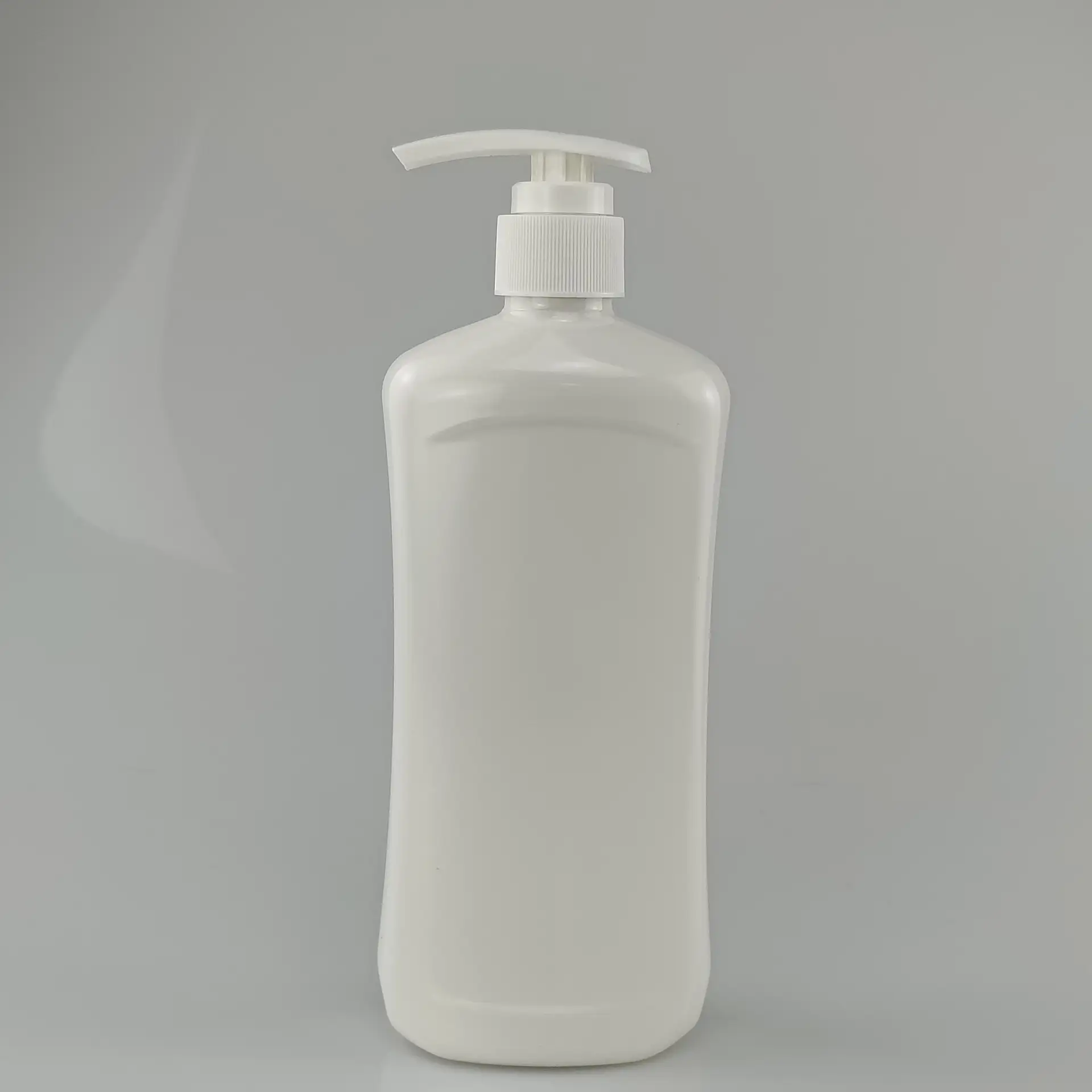 550ml PET HDPE Plastic Boston Bottle Custom Logo For Shampoo Body Wash Facial Cleanser