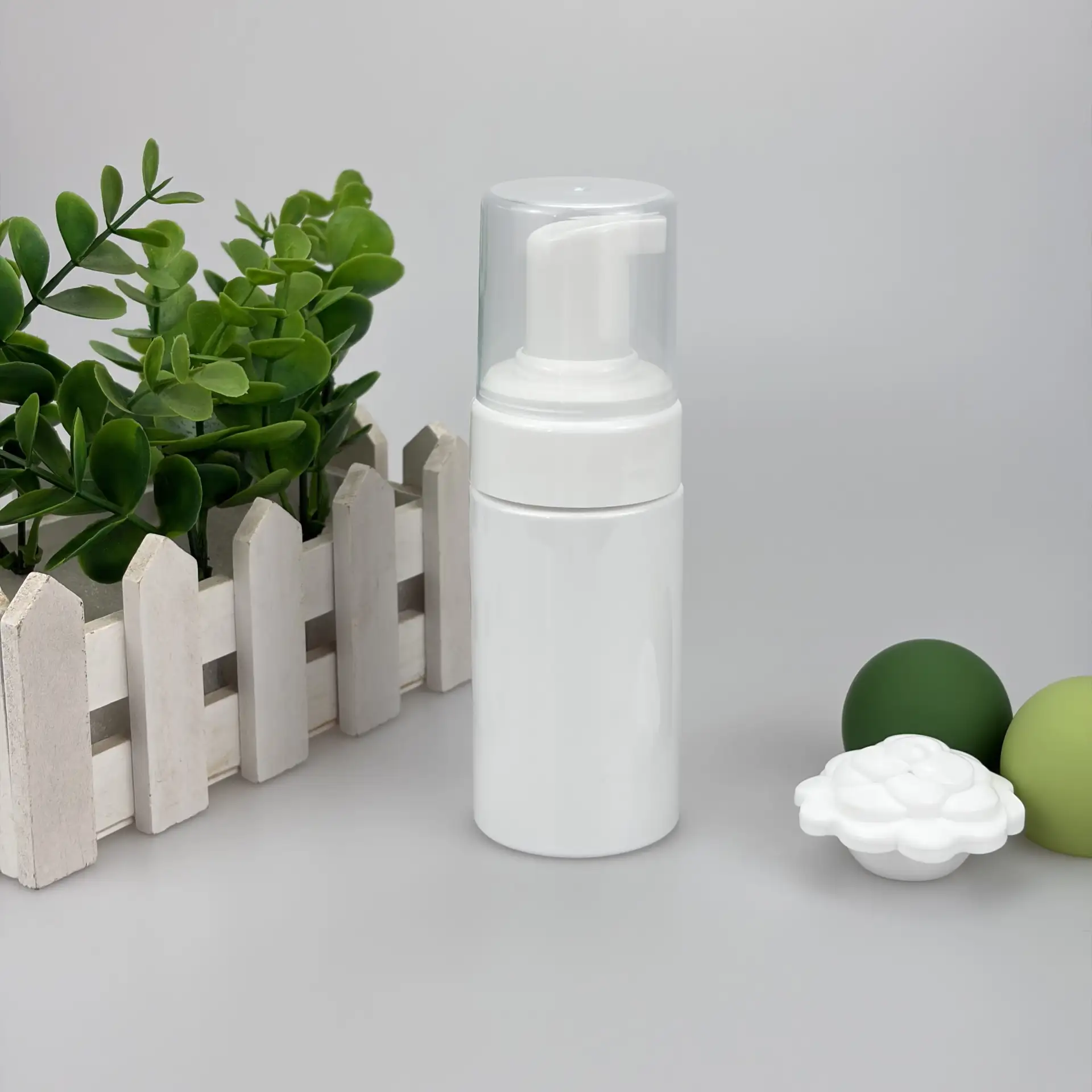 120ml White PET Refillable Foam Pump Bottle With Screw Cap For Facial Skin Care And Shampoo Packaging
