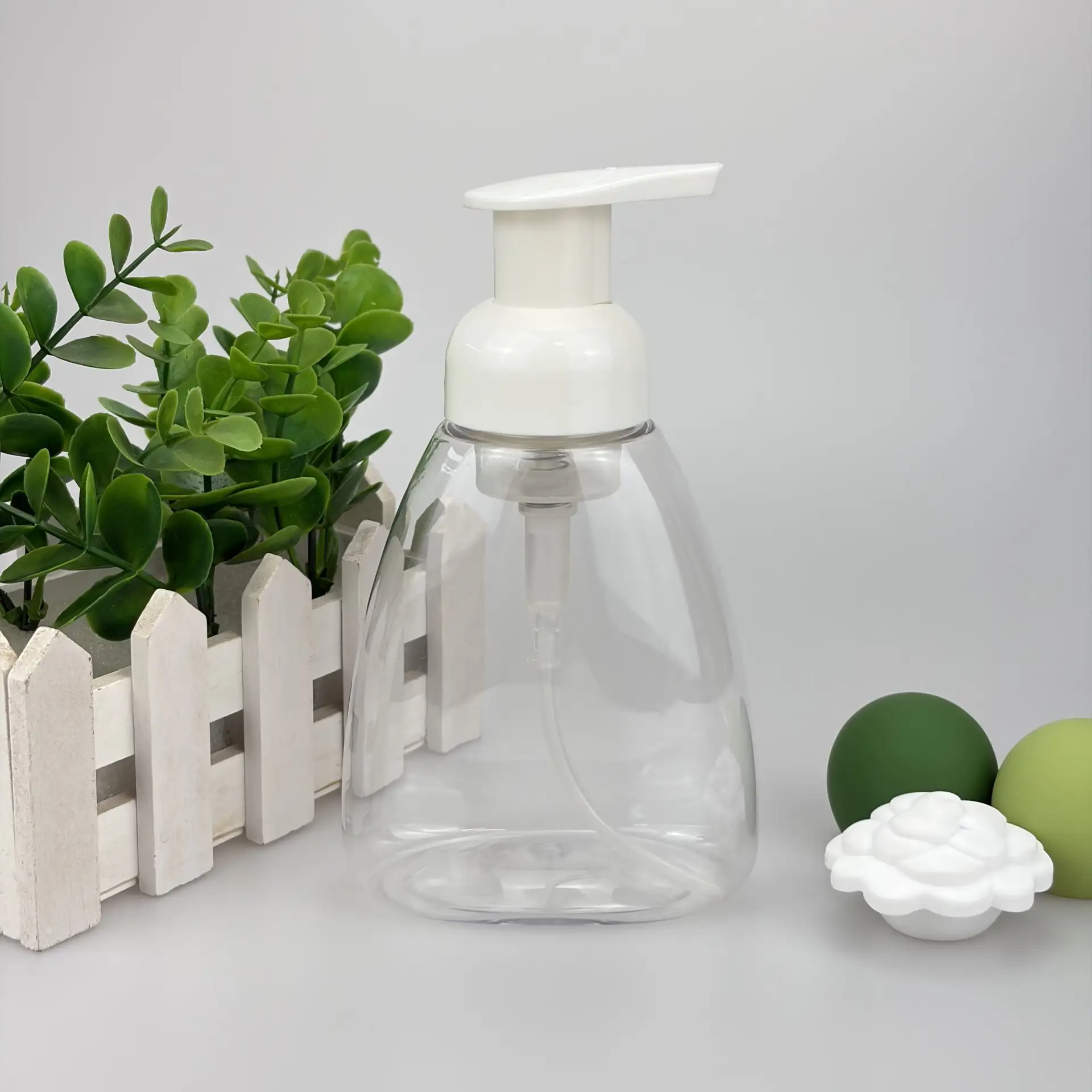 300ml Transparent PET Refillable Foam Pump Bottle With Screw Cap For Skin Care And Personal Care Liquid Packaging