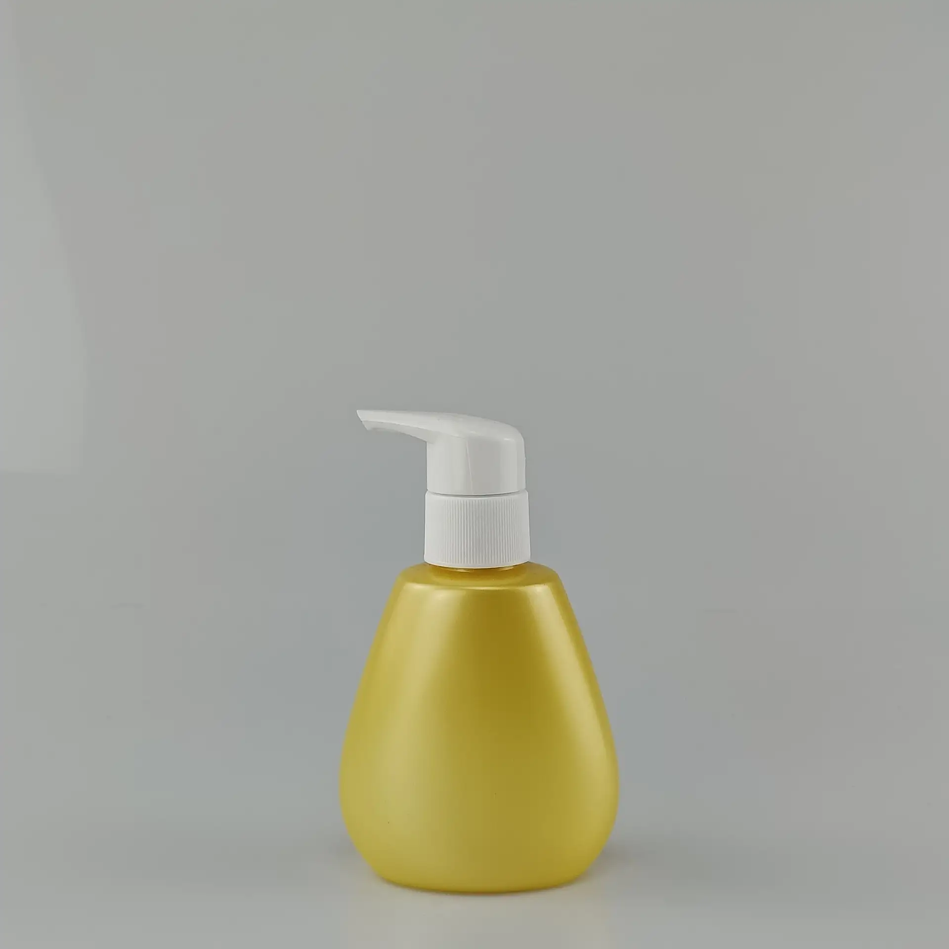 Custom Yellow 150ml Kids Flat Plastic Bottle Pump Sprayer For Shampoo Body Wash Pet Use