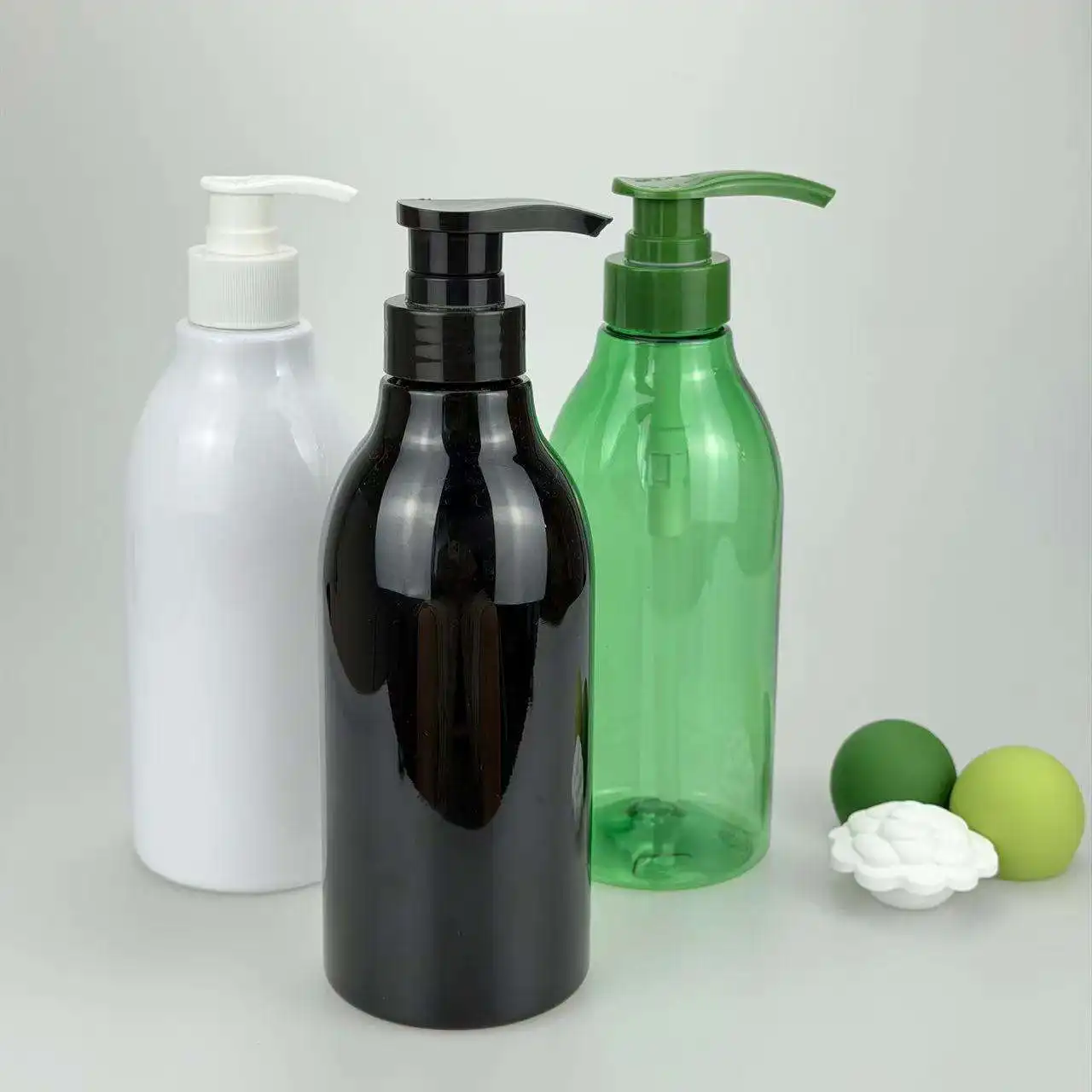 Luxury White Round Boston 500ml PET Press Pump Bottle For Liquid Skincare Cosmetic Packaging