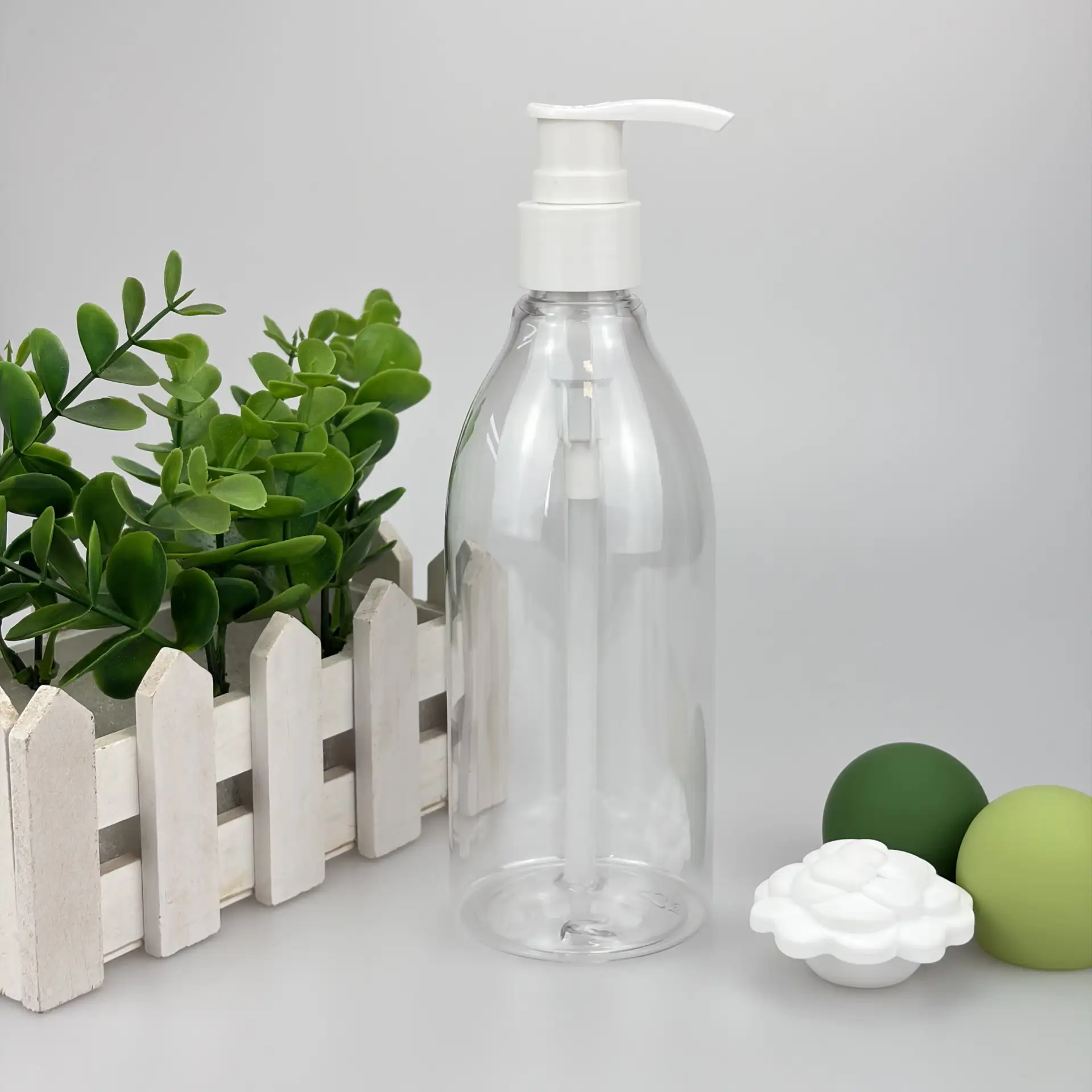 300ml Transparent PET Refillable Pump Sprayer Bottle With Silk Screen Printing For Cosmetic And Hair Care Packaging