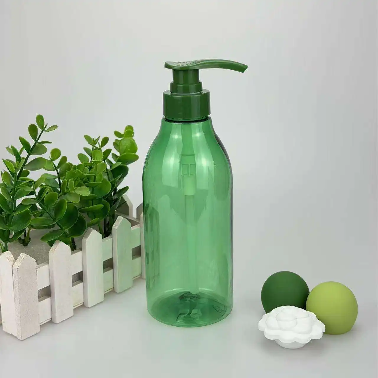 500ml Transparent Green Round PET Boston Bottle Luxury Press Pump Bottle For Daily Cosmetic Hair Care Packaging