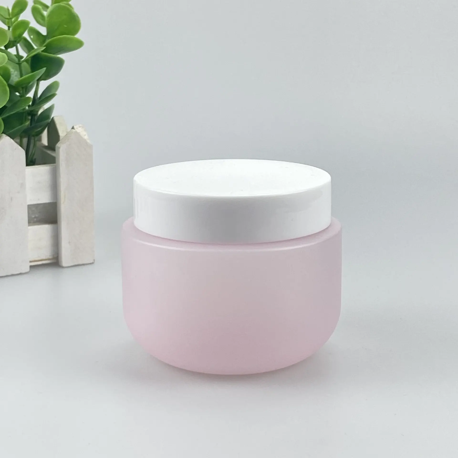 250ml pink frosted large capacity jar adopts premium transparent frosted plastic material